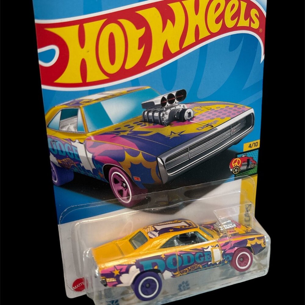 Hot Wheels '70 Dodge Charger R/T Miniature Car - collectible